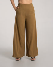 Load image into Gallery viewer, Evie Tuck Pant -Honey
