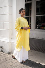 Load image into Gallery viewer, Liza Pleated Top - Daisy