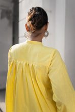 Load image into Gallery viewer, Liza Pleated Top - Daisy
