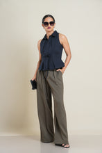 Load image into Gallery viewer, Rua Pleated Top - Black
