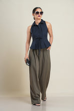 Load image into Gallery viewer, Rua Pleated Top - Black
