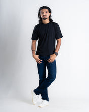 Load image into Gallery viewer, Reg Fit Crew Neck Unisex - Black
