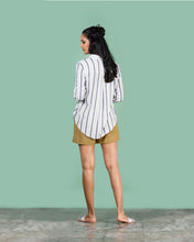 Load image into Gallery viewer, Pocketed Stripped Day Shirt - Green
