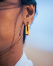 Load image into Gallery viewer, 3mm 18kt Squared Earring
