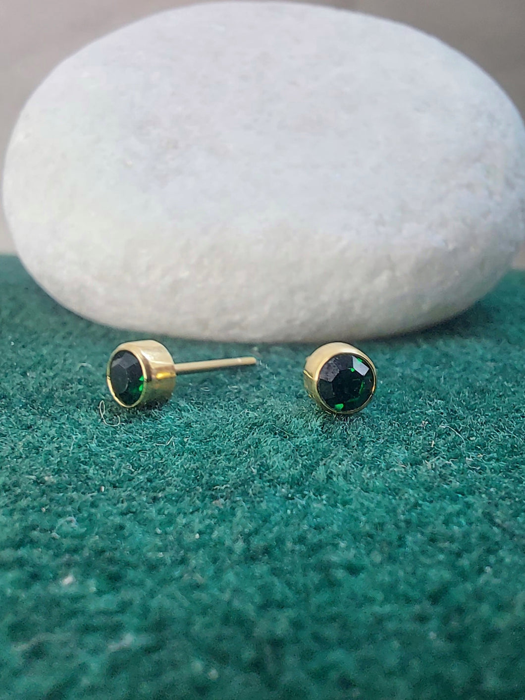 14kt Glory Stud - Emerald